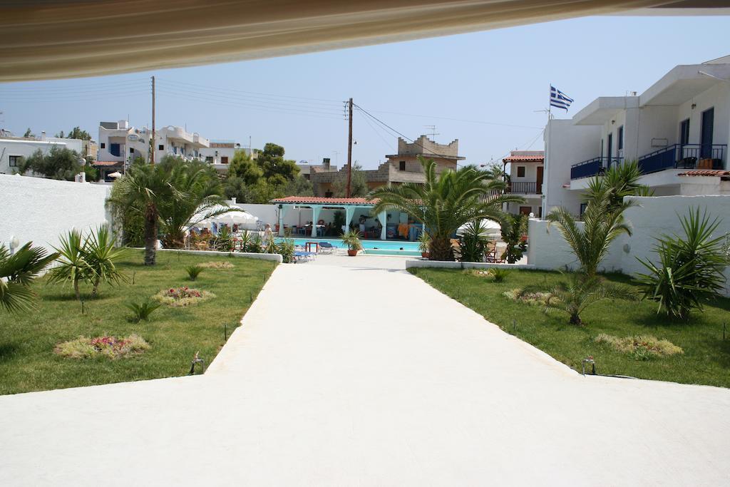 Helios Hotel Agia Marina  Exterior foto